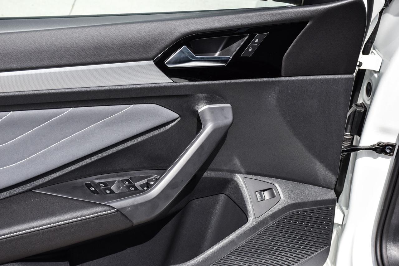 2025 Volkswagen Jetta COMFORTLINE SPORTS PKG / CLEAN CARFAX / SUNROOF Photo