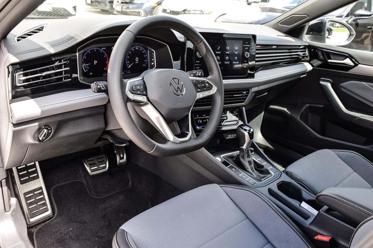 2025 Volkswagen Jetta COMFORTLINE SPORTS PKG / CLEAN CARFAX / SUNROOF Photo