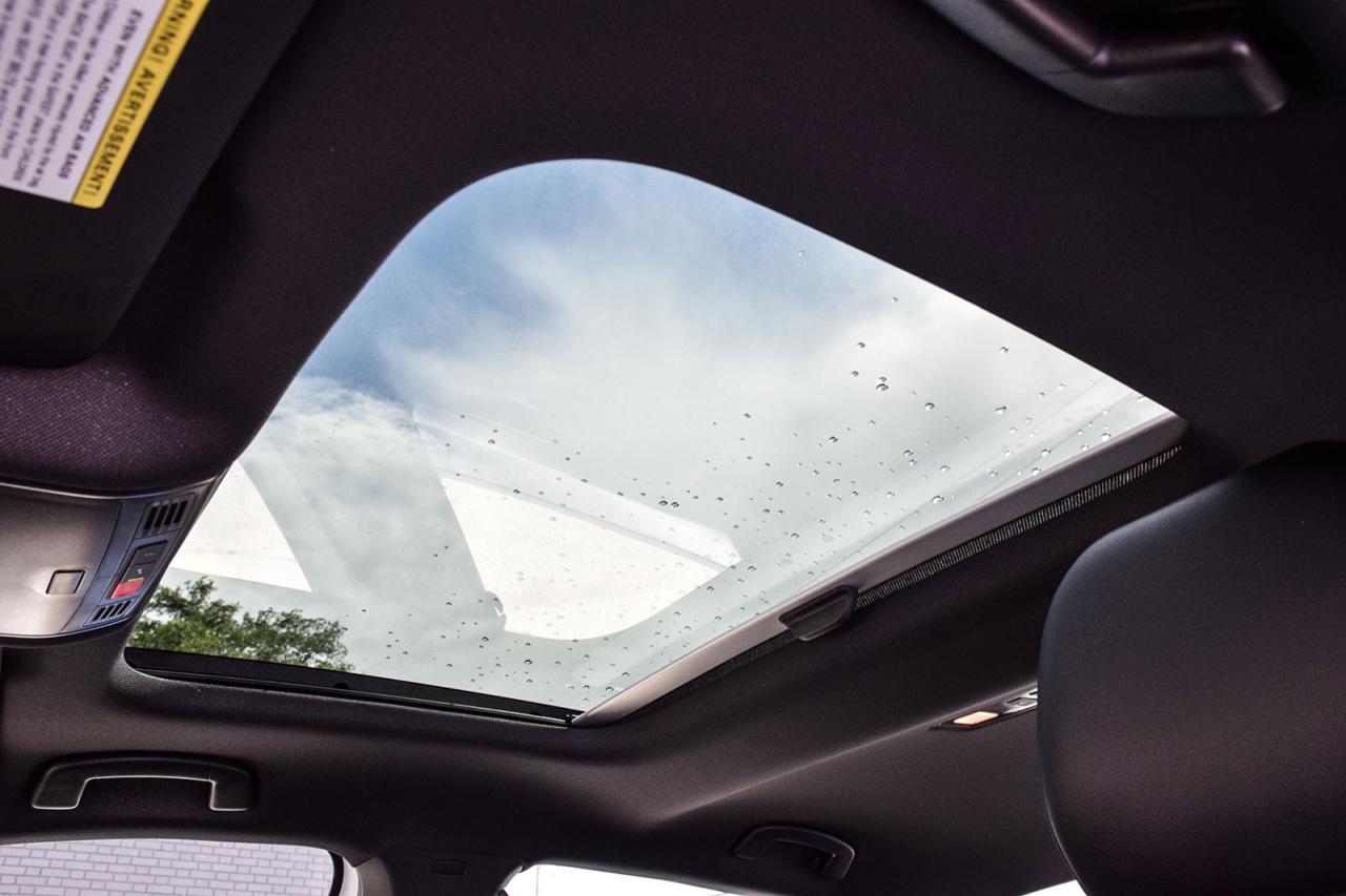 2025 Volkswagen Jetta COMFORTLINE SPORTS PKG / CLEAN CARFAX / SUNROOF Photo