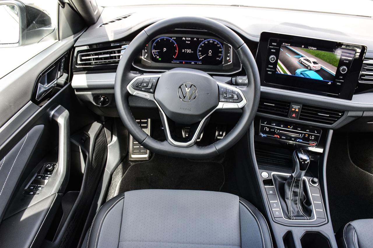 2025 Volkswagen Jetta COMFORTLINE SPORTS PKG / CLEAN CARFAX / SUNROOF Photo