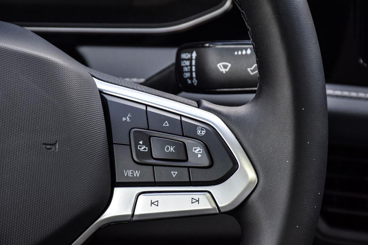 2025 Volkswagen Jetta COMFORTLINE SPORTS PKG / CLEAN CARFAX / SUNROOF Photo