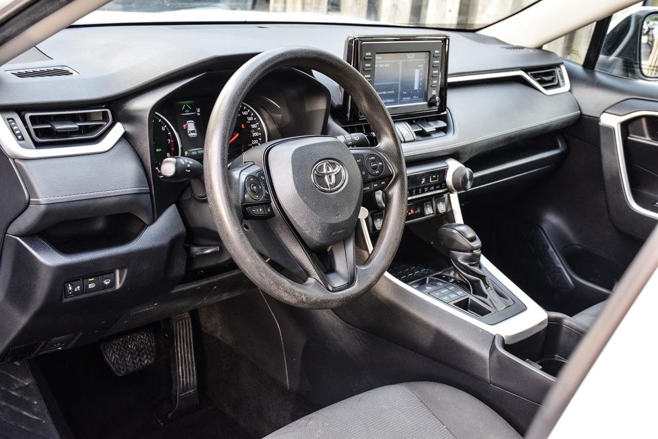 2022 Toyota RAV4 LE NO ACCIDENT TOYOTA SAFETY SENSE Photo