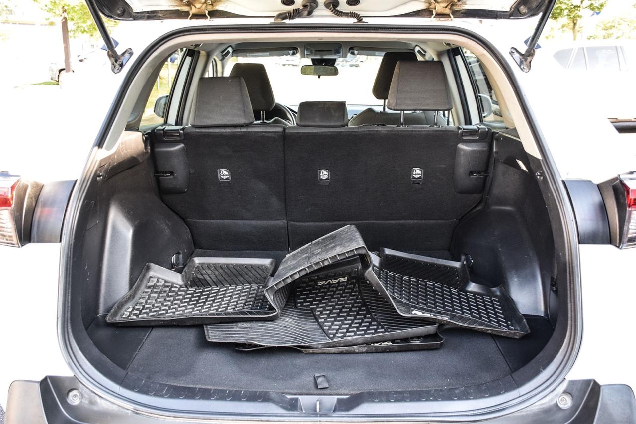 2022 Toyota RAV4 LE NO ACCIDENT TOYOTA SAFETY SENSE Photo