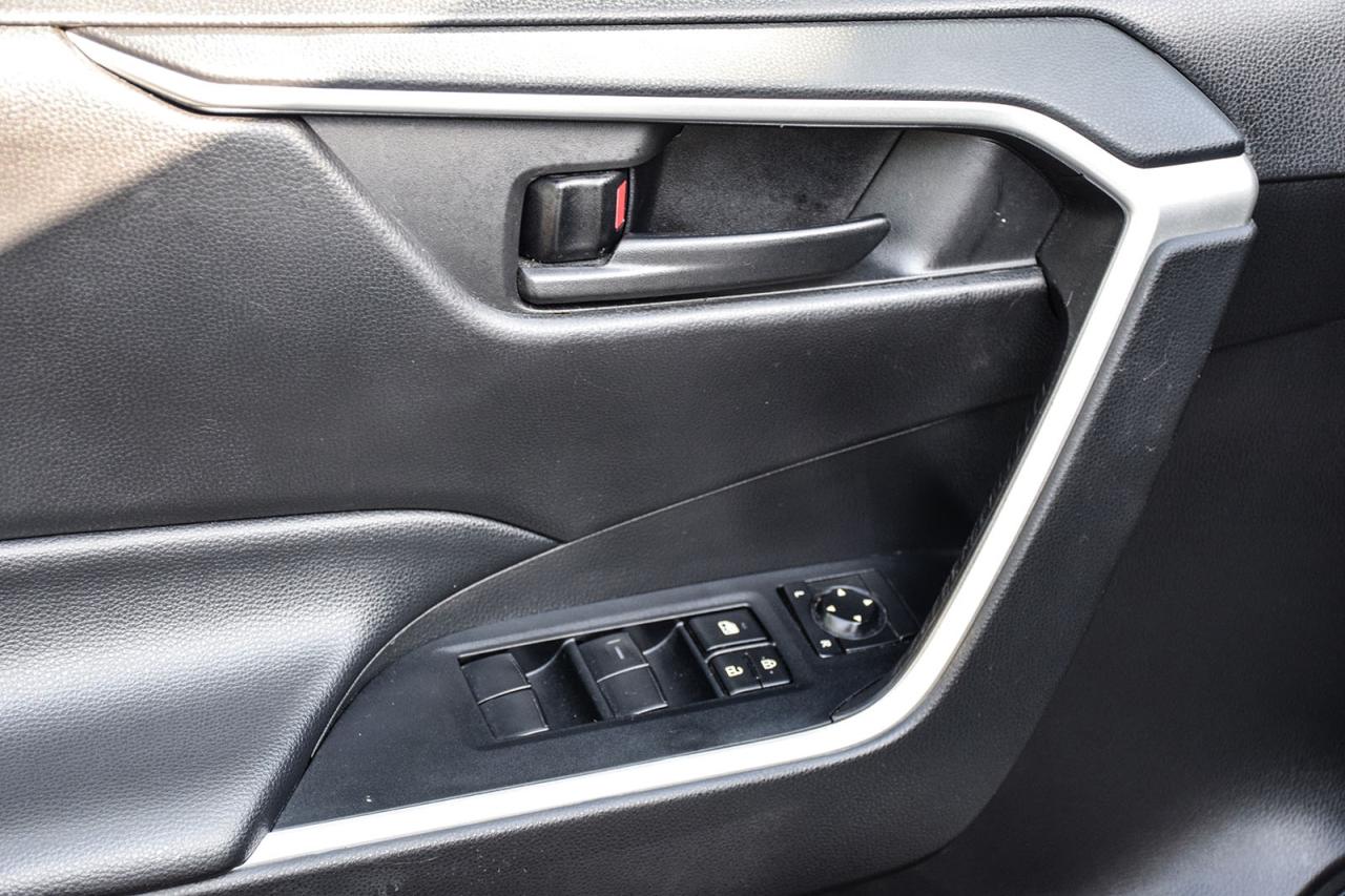 2022 Toyota RAV4 LE NO ACCIDENT TOYOTA SAFETY SENSE Photo