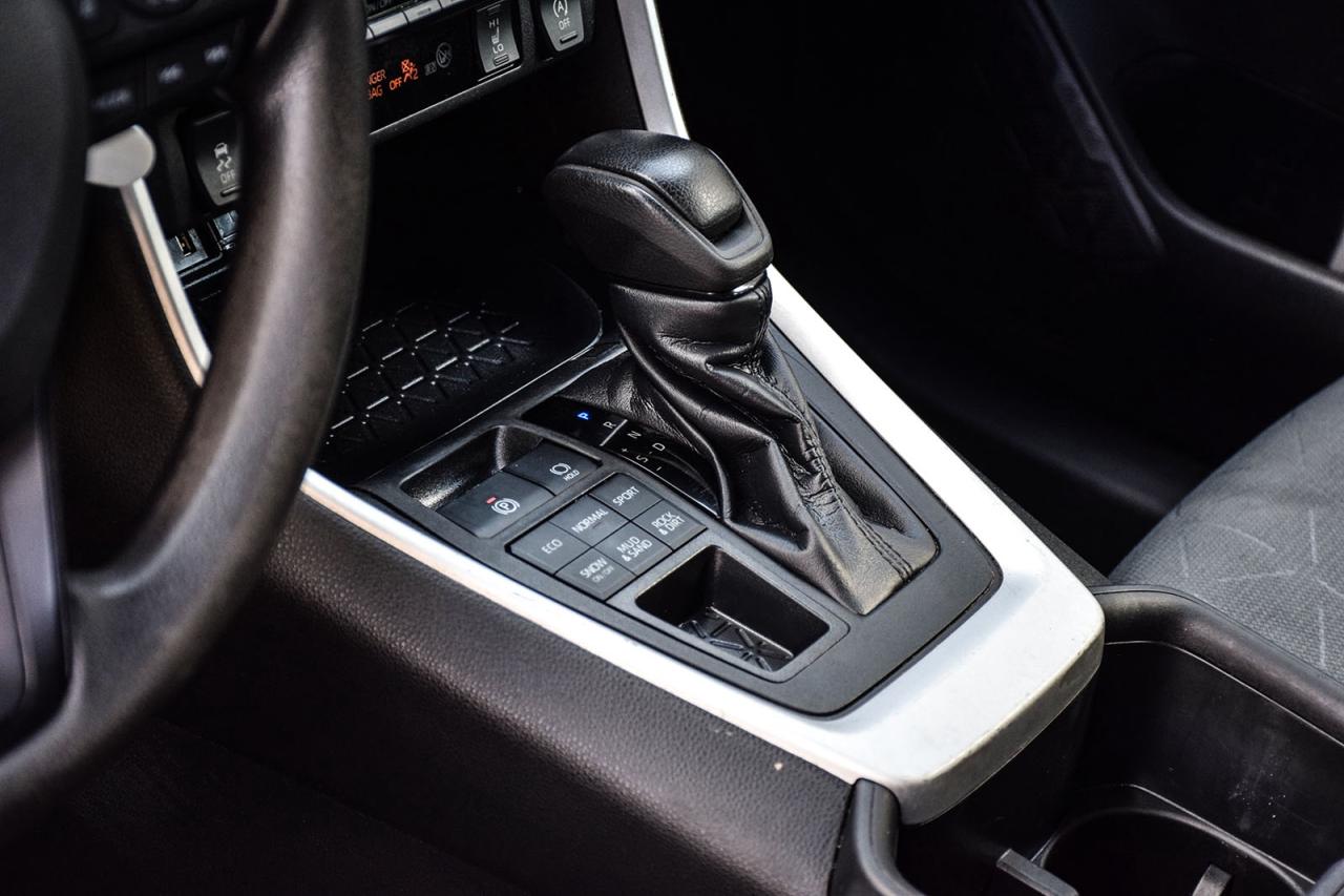 2022 Toyota RAV4 LE NO ACCIDENT TOYOTA SAFETY SENSE Photo