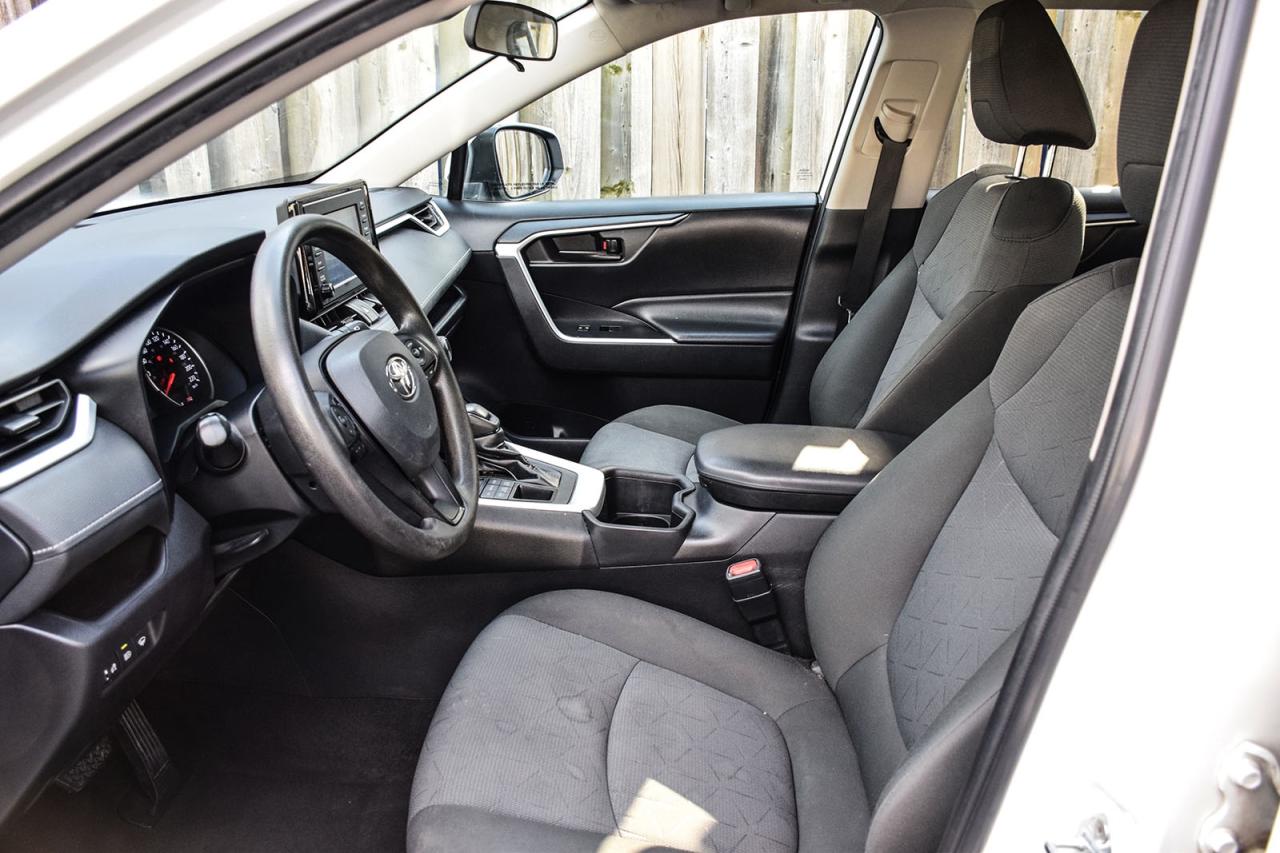 2022 Toyota RAV4 LE NO ACCIDENT TOYOTA SAFETY SENSE Photo