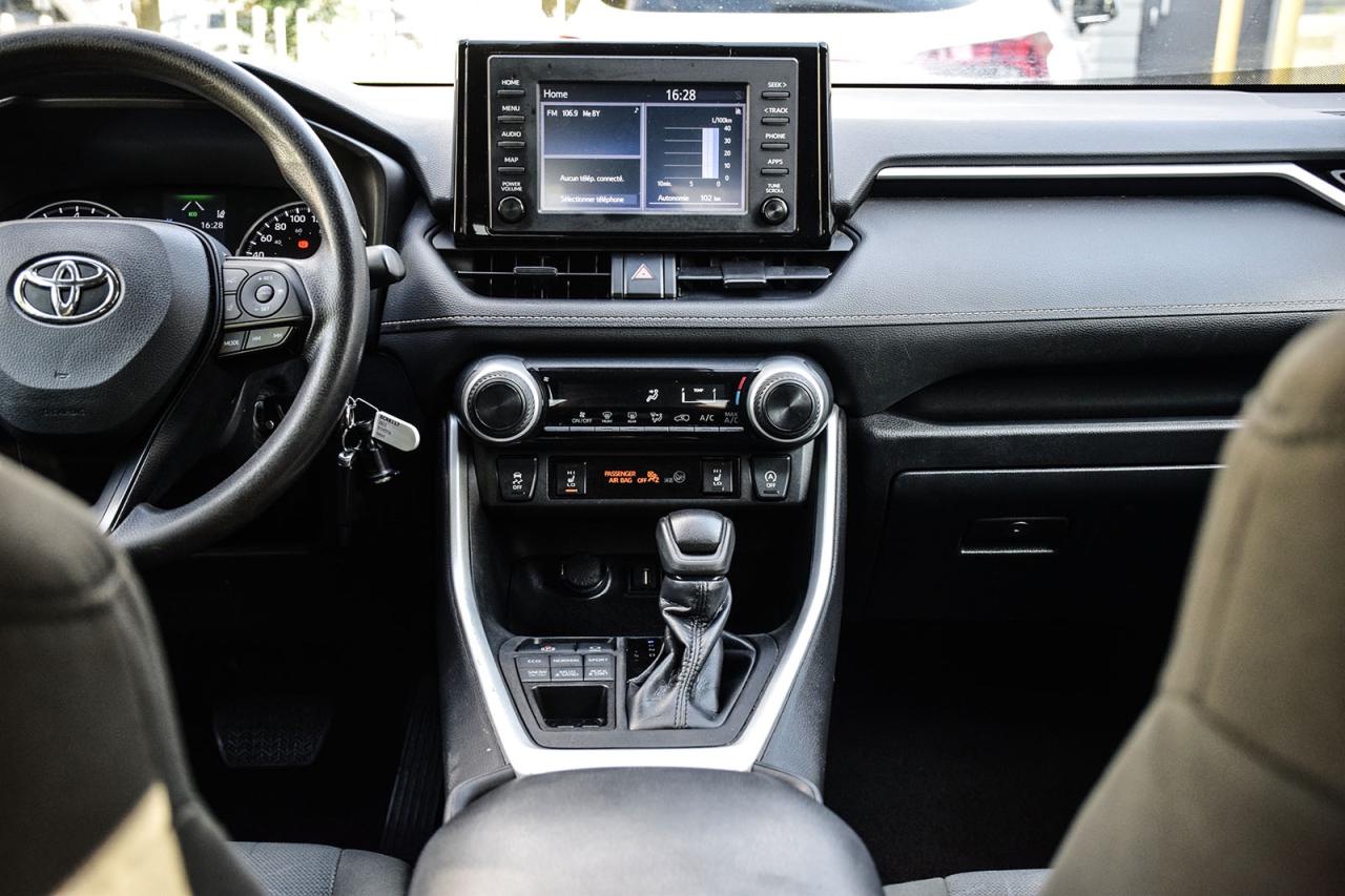 2022 Toyota RAV4 LE NO ACCIDENT TOYOTA SAFETY SENSE Photo