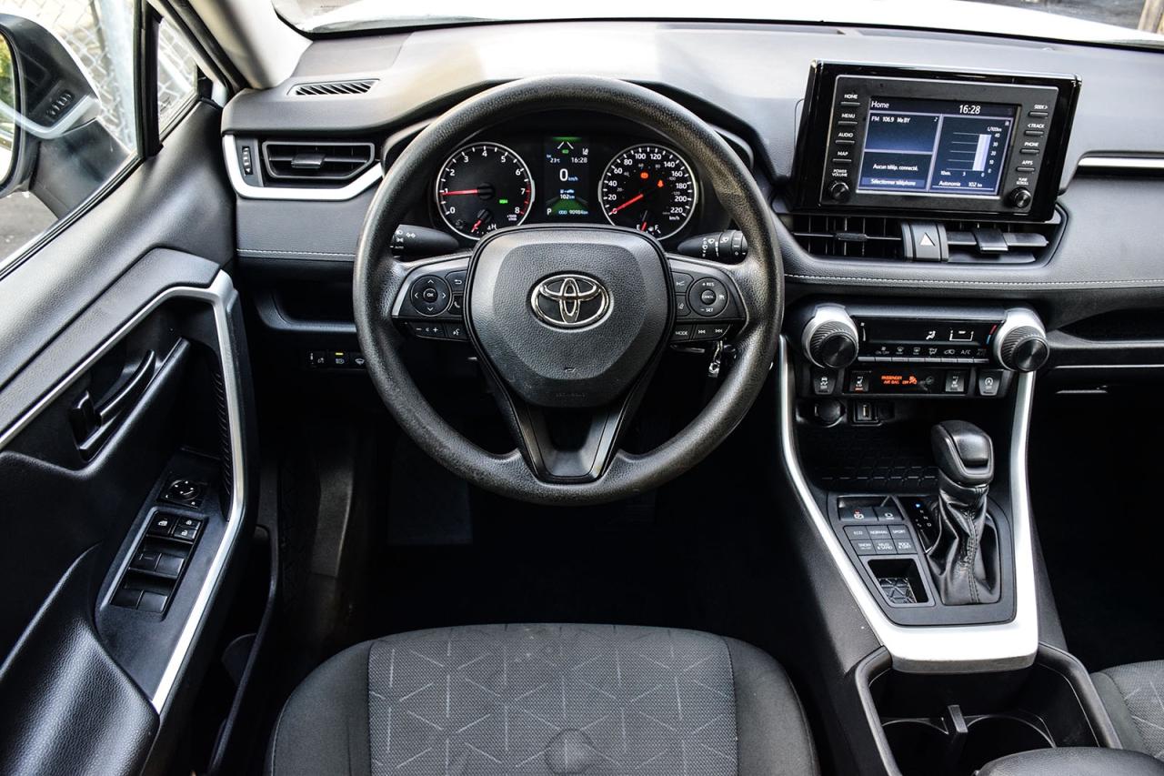 2022 Toyota RAV4 LE NO ACCIDENT TOYOTA SAFETY SENSE Photo