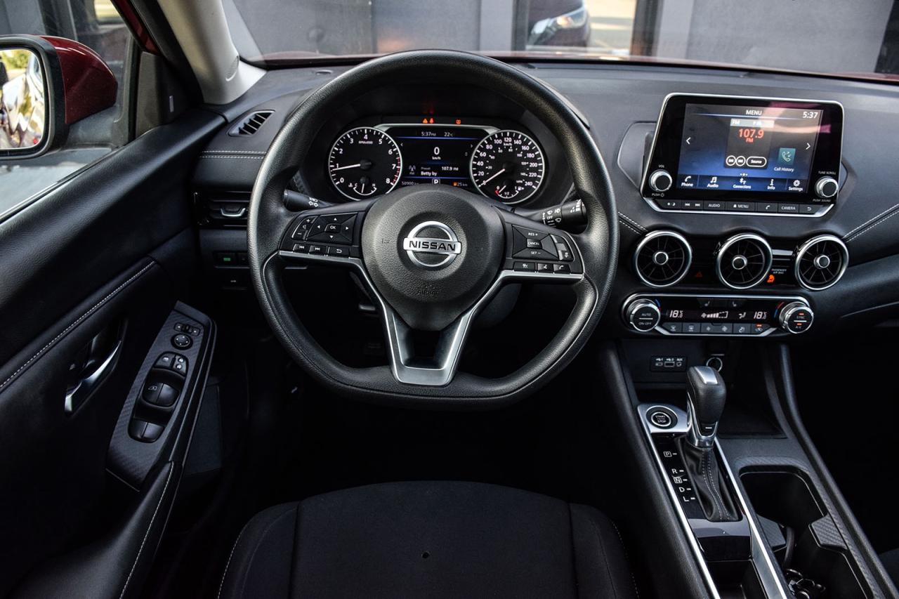 2023 Nissan Sentra SV / ONE OWNER / NO ACCIDENTS / CARPLAY Photo