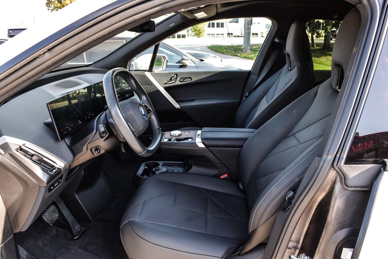 2024 BMW iX xDrive50 NO ACCIDENT MASSAGE SEATS AMBIENT LIGHTIN Photo