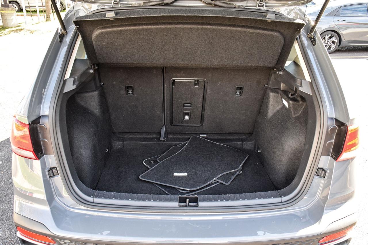 2024 Volkswagen Taos Comfortline NO ACCIDENT PANO ROOF DIGITAL DASH ADA Photo