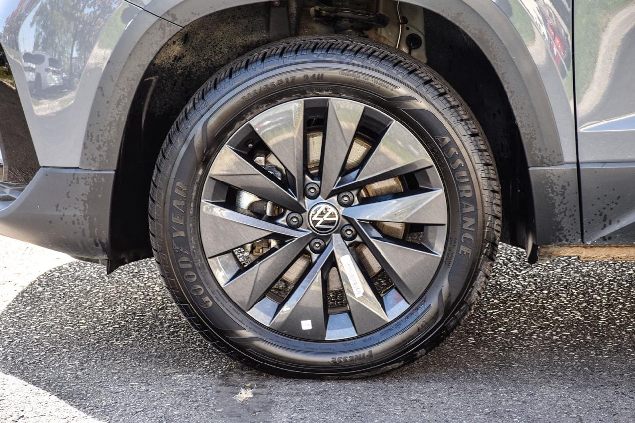 2024 Volkswagen Taos Comfortline NO ACCIDENT PANO ROOF DIGITAL DASH ADA Photo