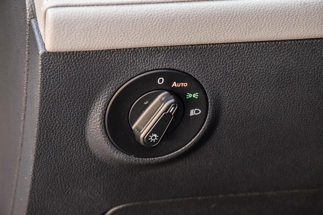 2024 Volkswagen Taos Comfortline NO ACCIDENT PANO ROOF DIGITAL DASH ADA Photo