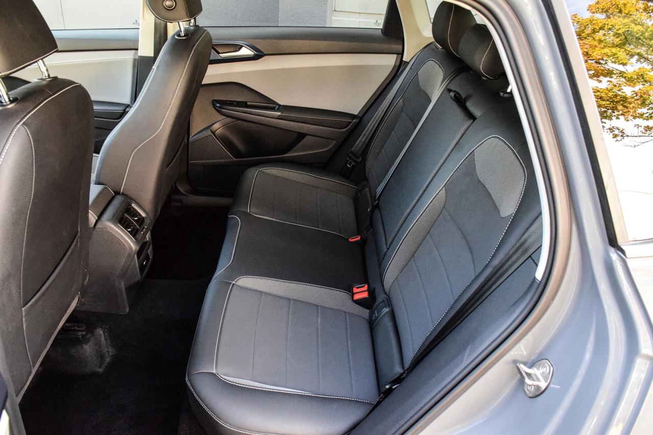 2024 Volkswagen Taos Comfortline NO ACCIDENT PANO ROOF DIGITAL DASH ADA Photo