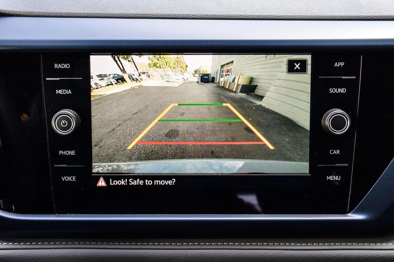 2024 Volkswagen Taos Comfortline NO ACCIDENT PANO ROOF DIGITAL DASH ADA Photo