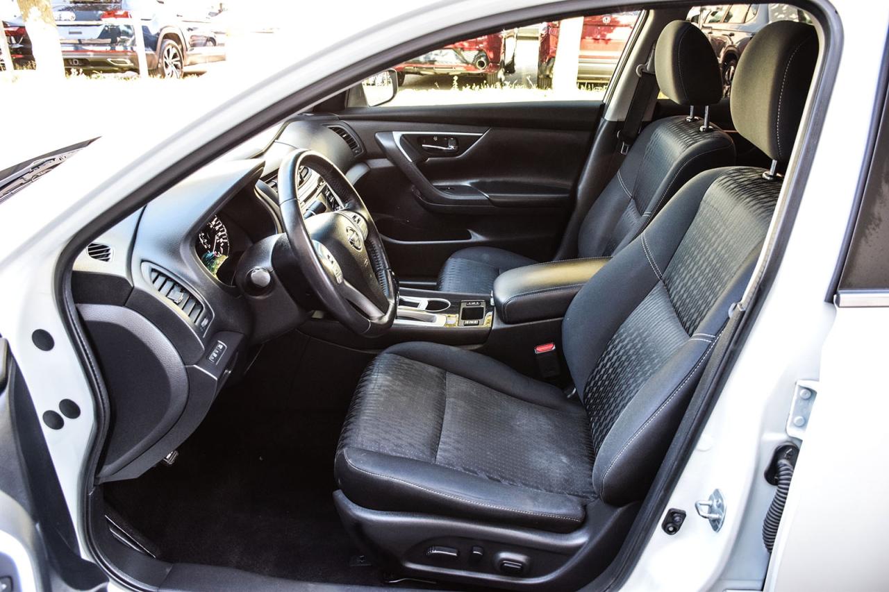 2018 Nissan Altima 2.5 SV SUNROOF AS IS SPECIAL Photo