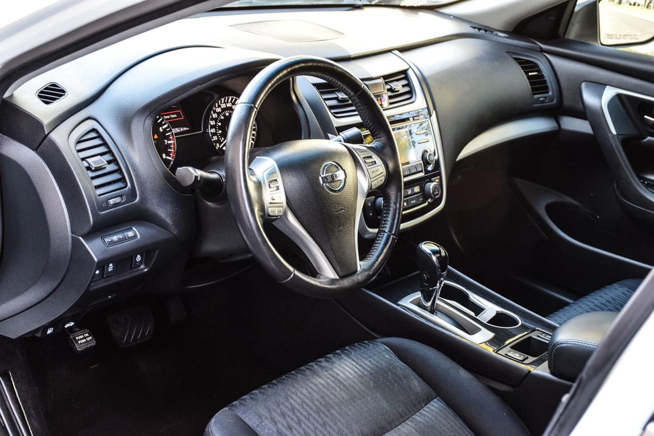 2018 Nissan Altima 2.5 SV SUNROOF AS IS SPECIAL Photo