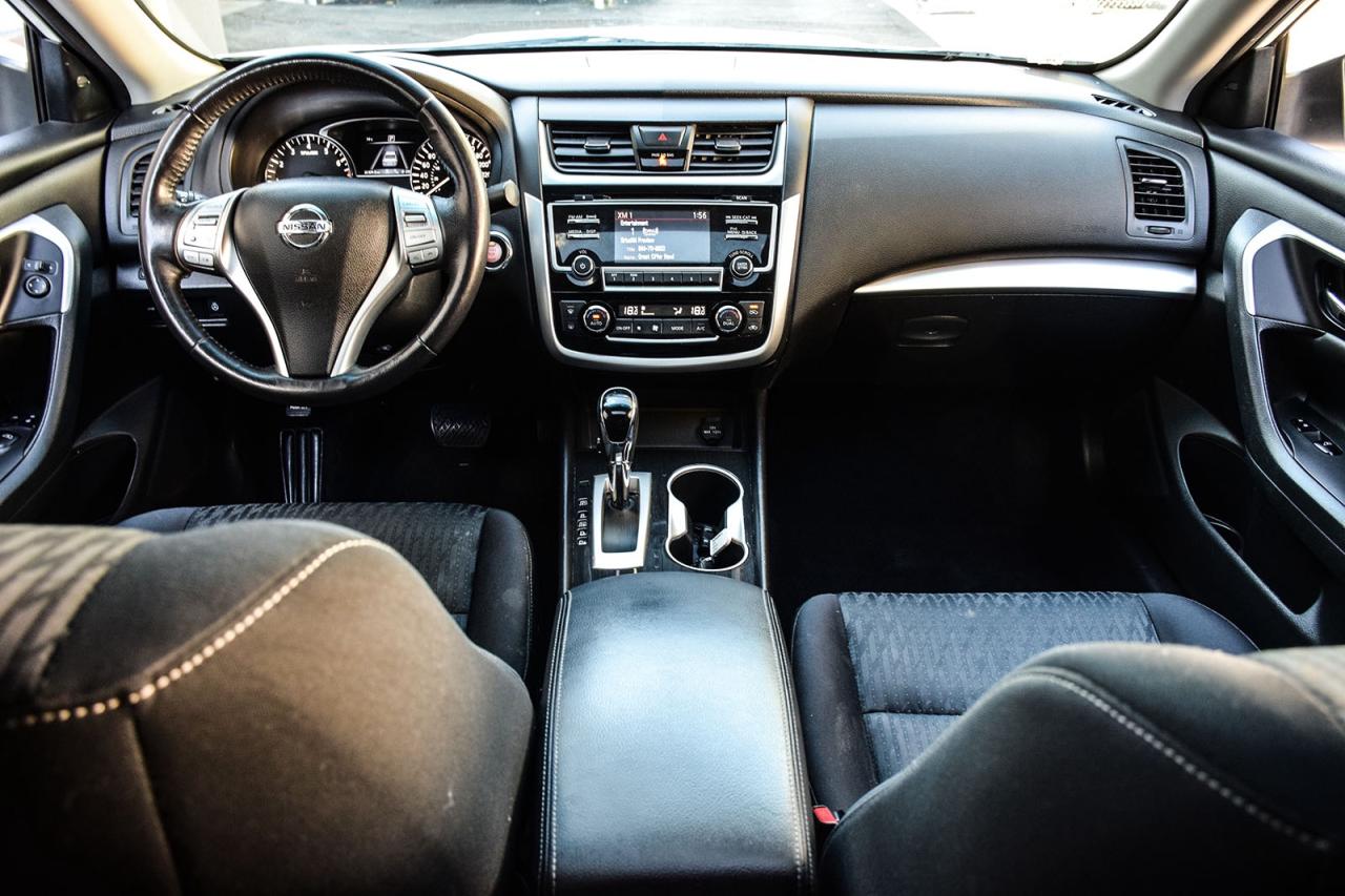 2018 Nissan Altima 2.5 SV SUNROOF AS IS SPECIAL Photo