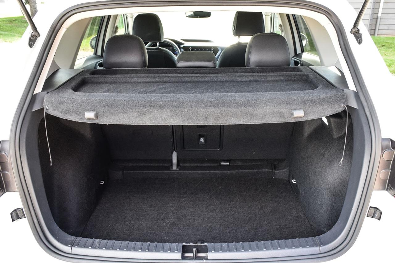 2024 Volkswagen Taos Comfortline PANO ROOF DIGITAL DASH ADAPTIVE CRUISE Photo