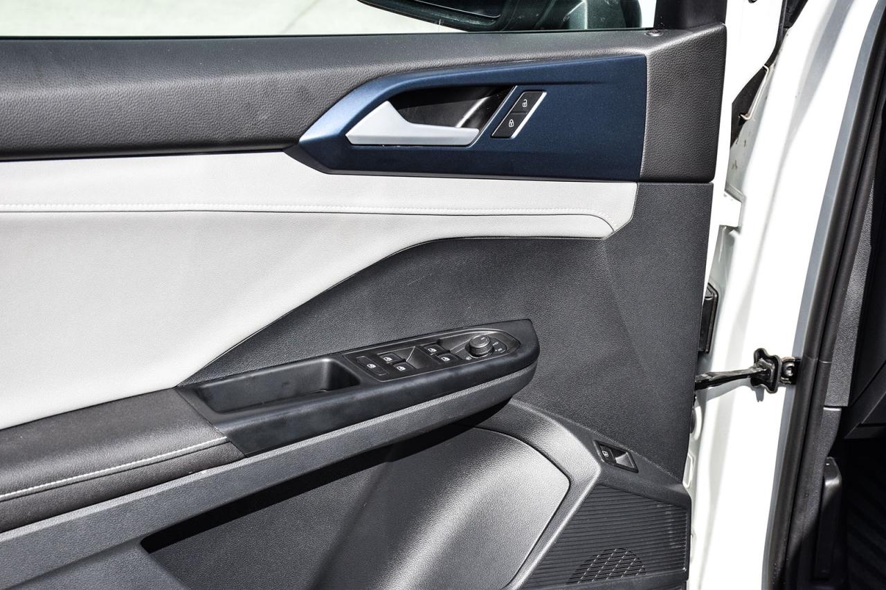 2024 Volkswagen Taos Comfortline PANO ROOF DIGITAL DASH ADAPTIVE CRUISE Photo