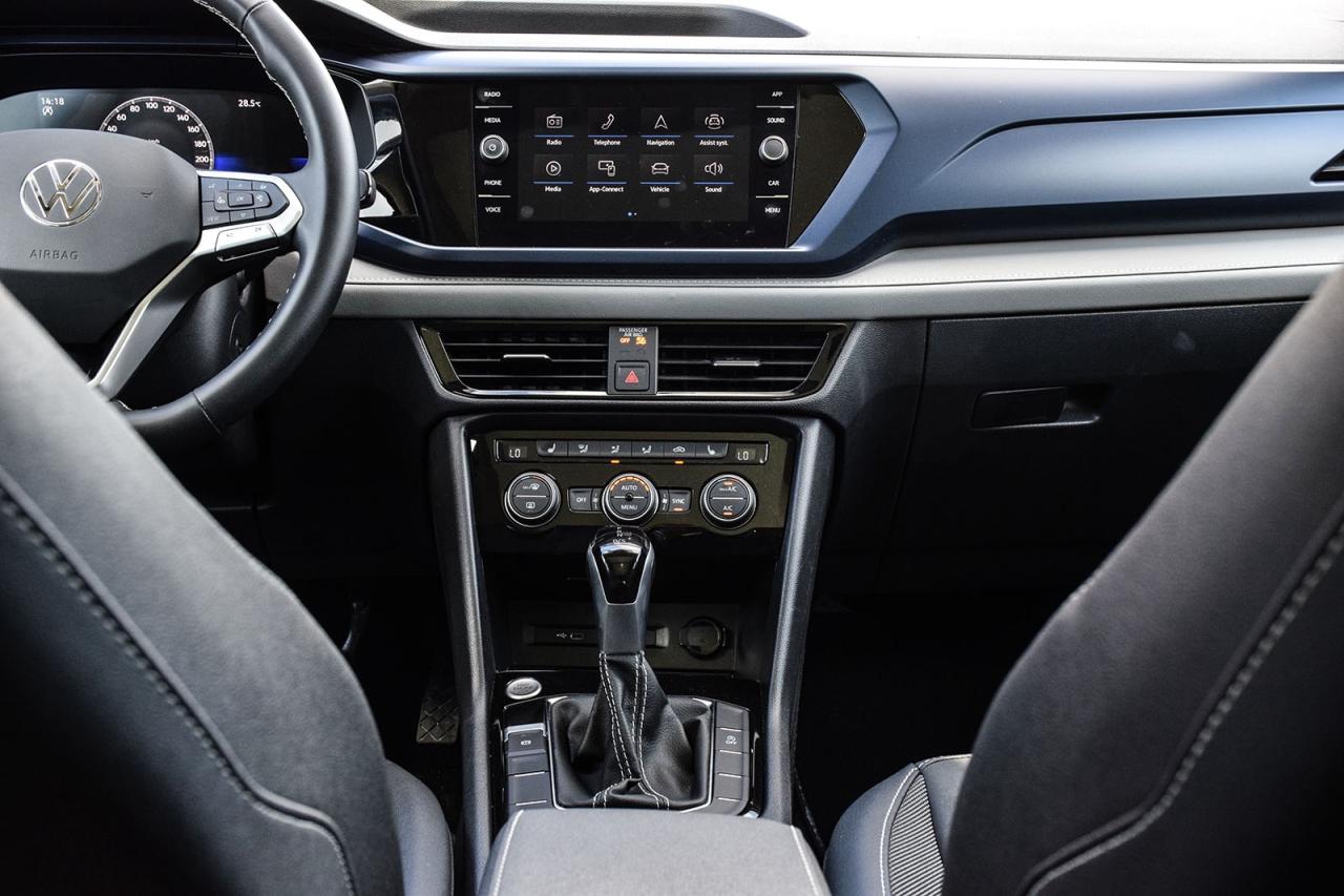 2024 Volkswagen Taos Comfortline PANO ROOF DIGITAL DASH ADAPTIVE CRUISE Photo