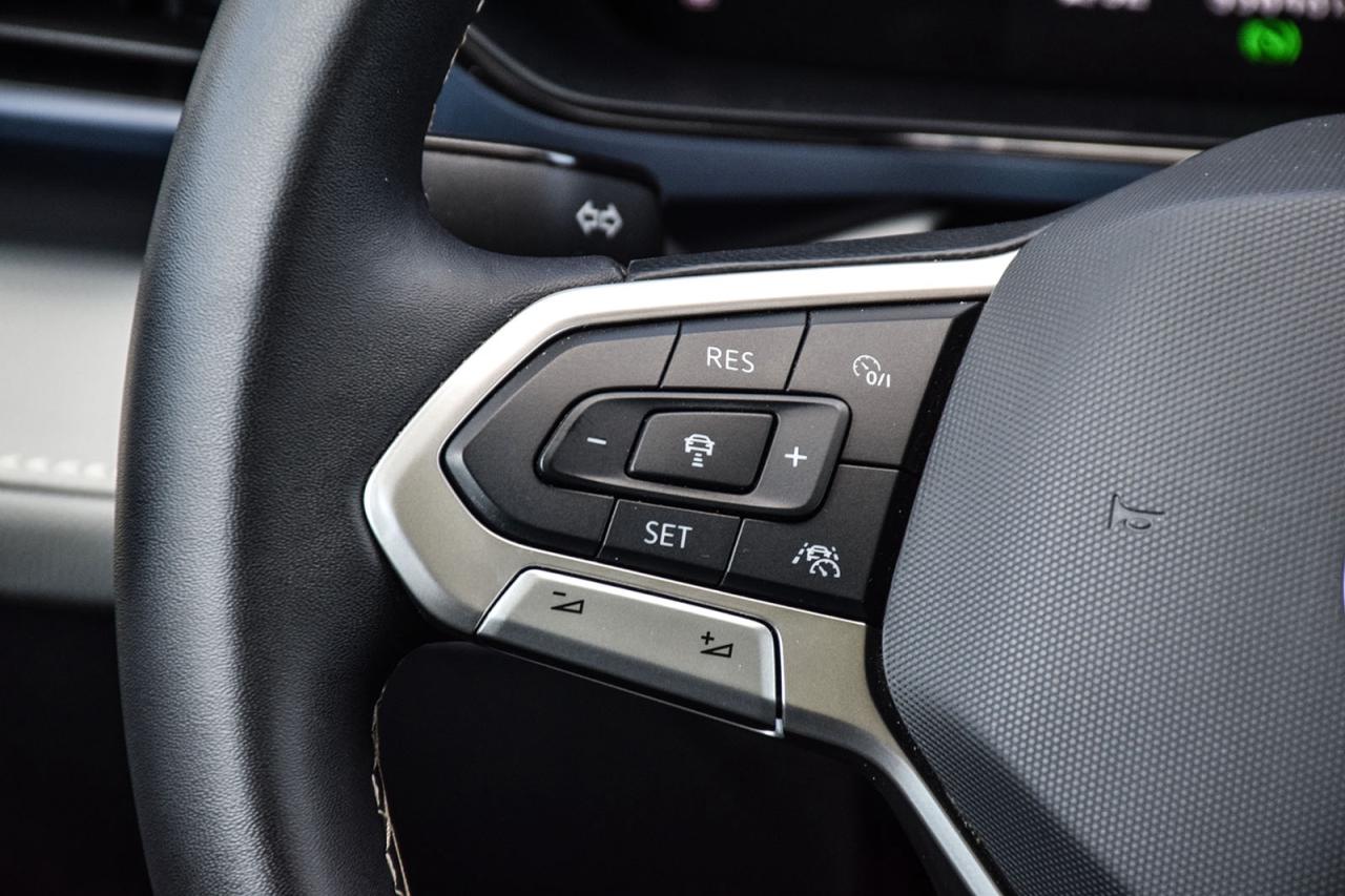 2024 Volkswagen Taos Comfortline PANO ROOF DIGITAL DASH ADAPTIVE CRUISE Photo