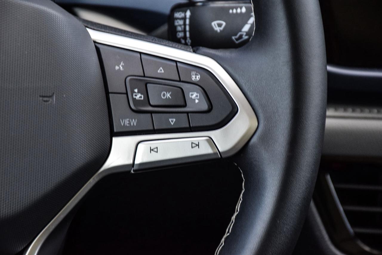 2024 Volkswagen Taos Comfortline PANO ROOF DIGITAL DASH ADAPTIVE CRUISE Photo