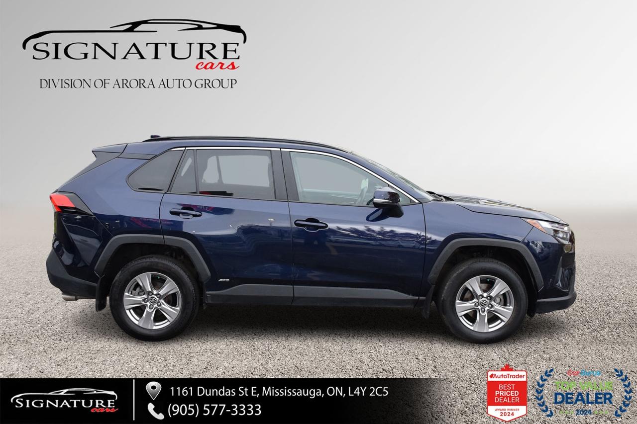 2023 Toyota RAV4 Hybrid XLE AWD / NO ACCIDENT /SUNROOF / CARPLAY / BSM Photo