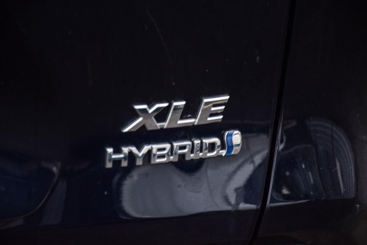 2023 Toyota RAV4 Hybrid XLE AWD / NO ACCIDENT /SUNROOF / CARPLAY / BSM Photo