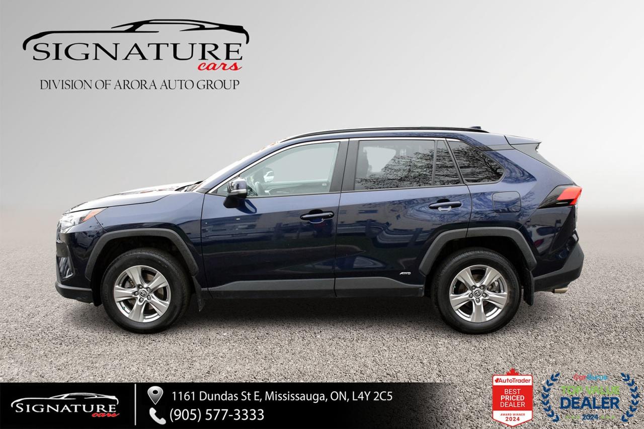 2023 Toyota RAV4 Hybrid XLE AWD / NO ACCIDENT /SUNROOF / CARPLAY / BSM Photo