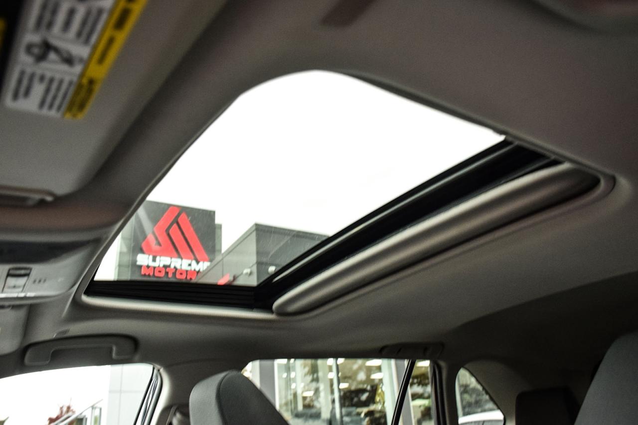 2023 Toyota RAV4 Hybrid XLE AWD / NO ACCIDENT /SUNROOF / CARPLAY / BSM Photo