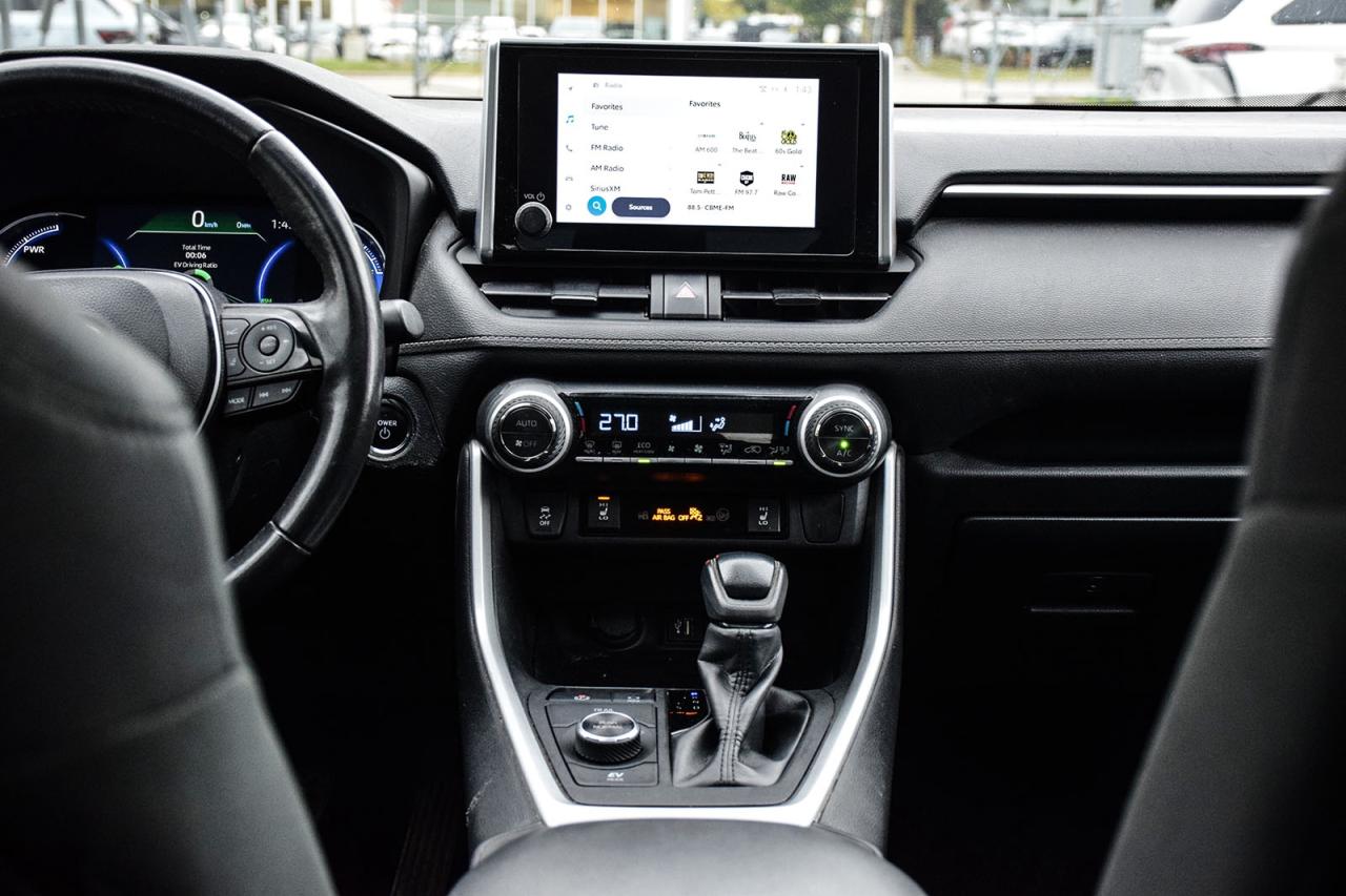 2023 Toyota RAV4 Hybrid XLE AWD / NO ACCIDENT /SUNROOF / CARPLAY / BSM Photo
