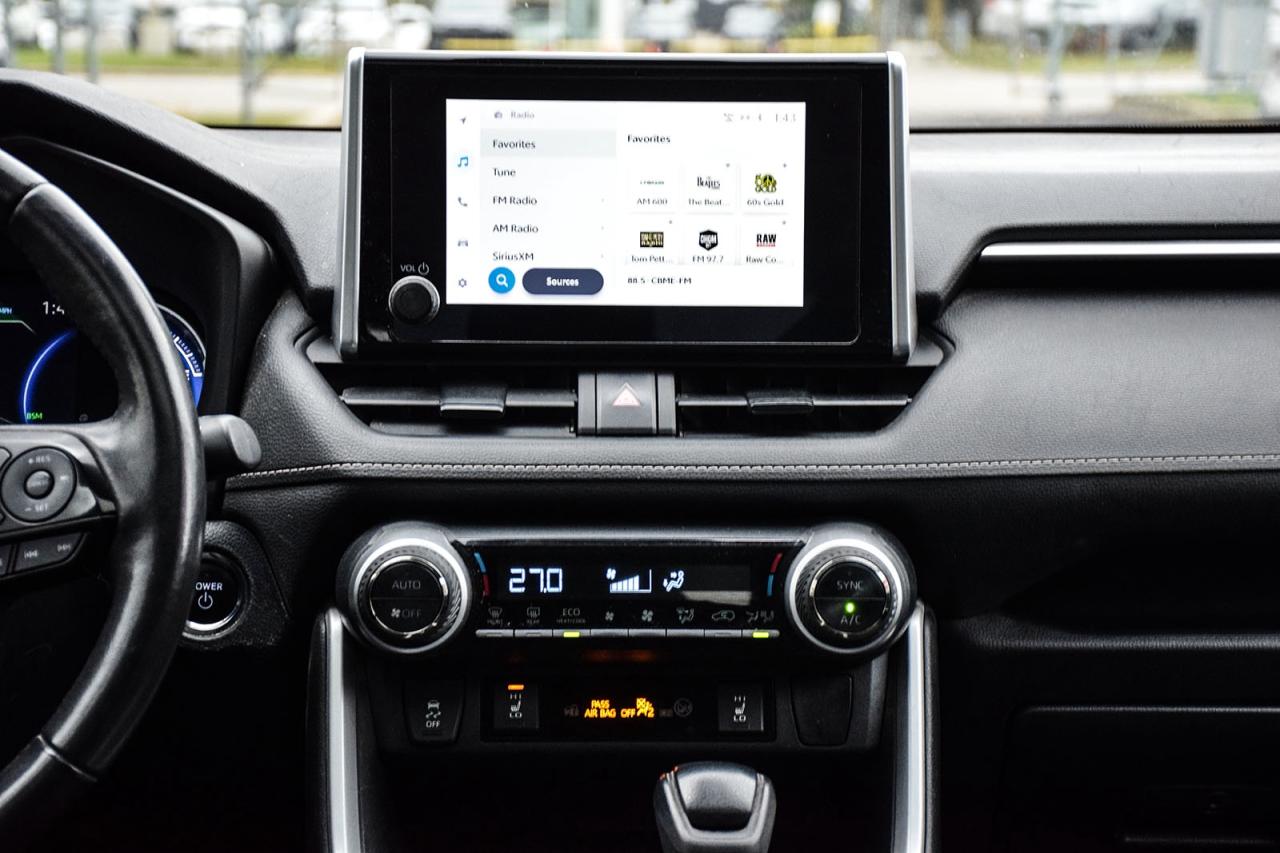 2023 Toyota RAV4 Hybrid XLE AWD / NO ACCIDENT /SUNROOF / CARPLAY / BSM Photo