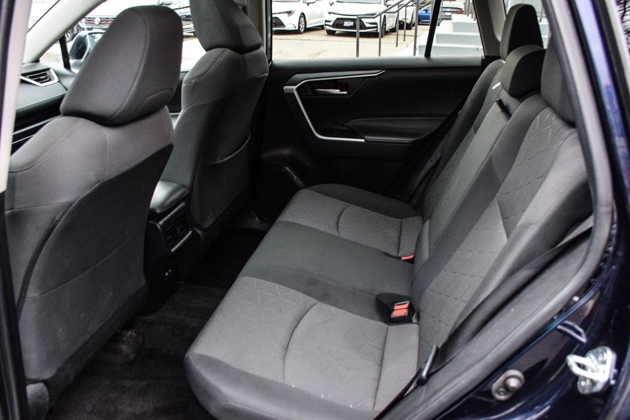 2023 Toyota RAV4 Hybrid XLE AWD / NO ACCIDENT /SUNROOF / CARPLAY / BSM Photo