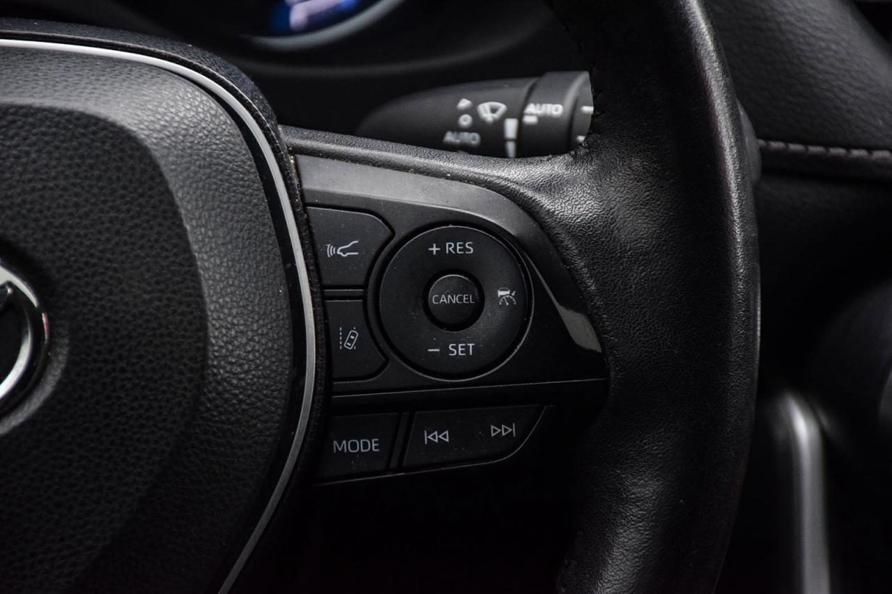 2023 Toyota RAV4 Hybrid XLE AWD / NO ACCIDENT /SUNROOF / CARPLAY / BSM Photo