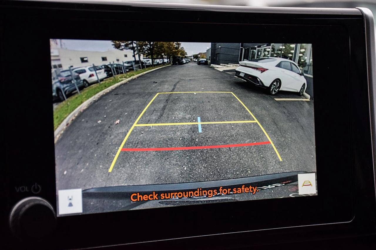 2023 Toyota RAV4 Hybrid XLE AWD / NO ACCIDENT /SUNROOF / CARPLAY / BSM Photo