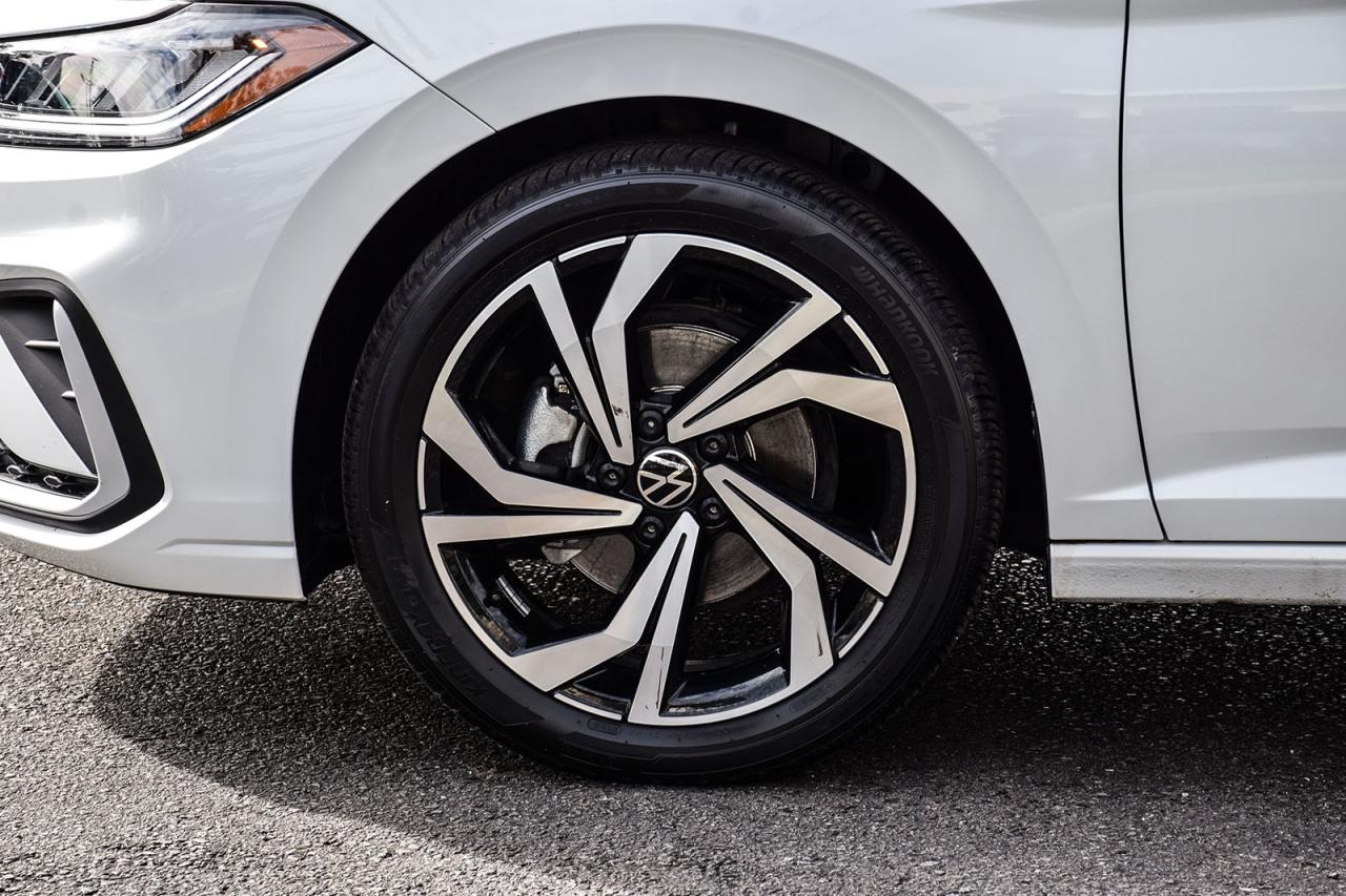 2025 Volkswagen Jetta Highline No Accident Pano Roof Beats Digital Dash Photo