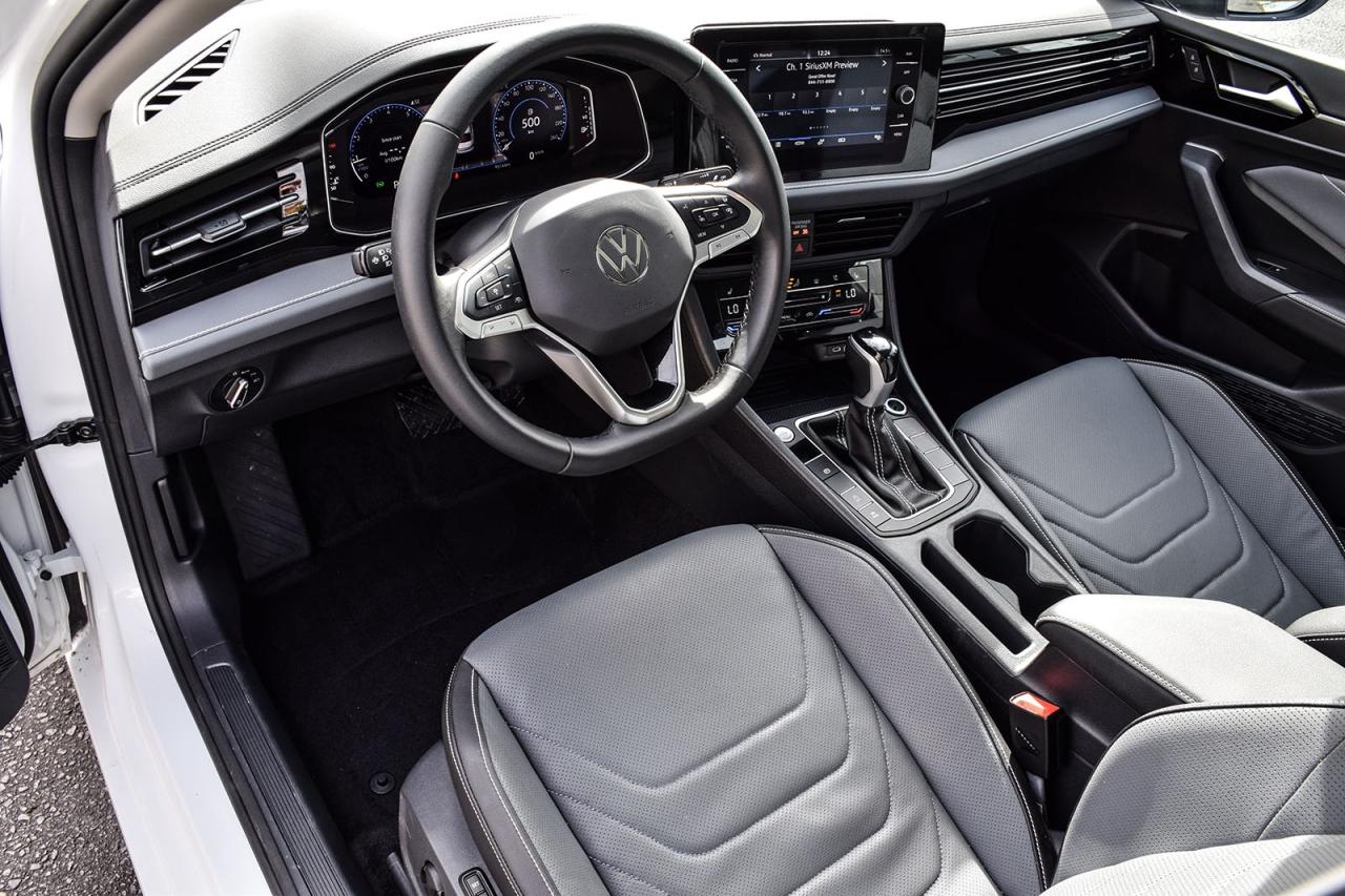 2025 Volkswagen Jetta Highline No Accident Pano Roof Beats Digital Dash Photo
