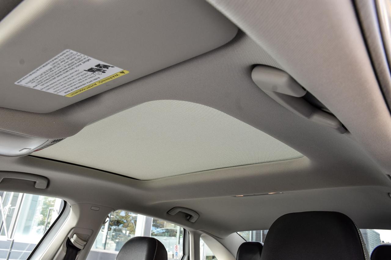 2025 Volkswagen Jetta Highline No Accident Pano Roof Beats Digital Dash Photo