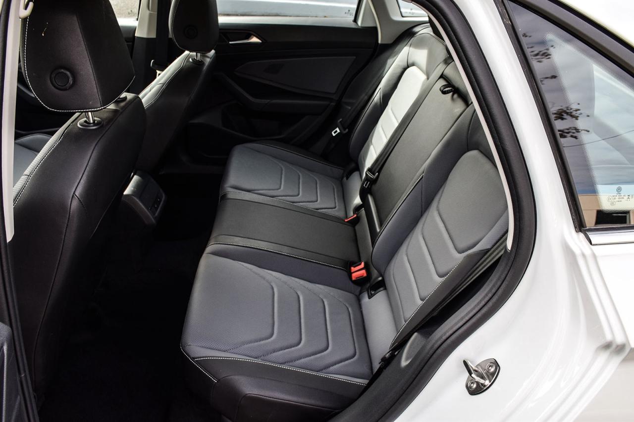 2025 Volkswagen Jetta Highline No Accident Pano Roof Beats Digital Dash Photo