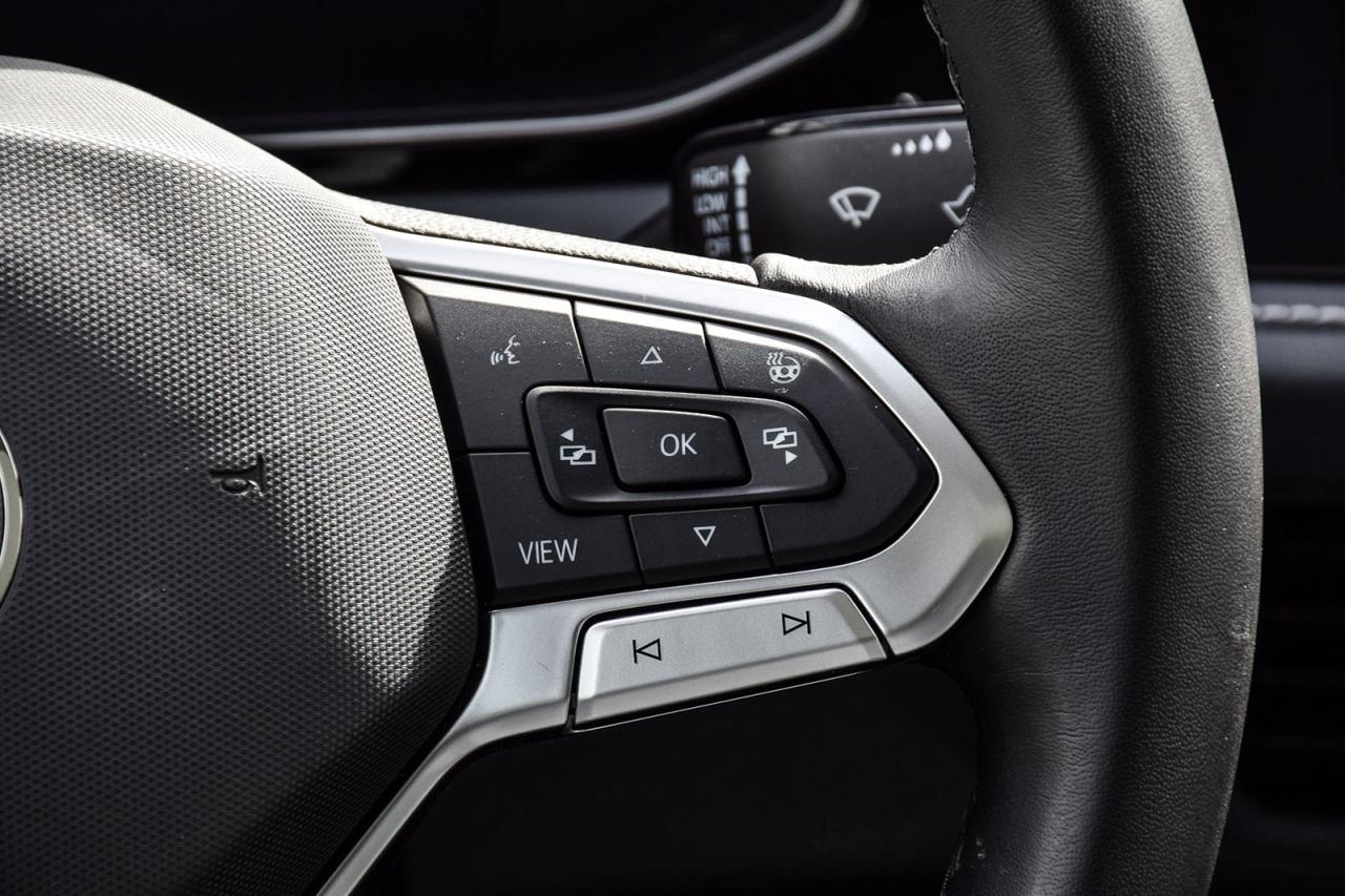 2025 Volkswagen Jetta Highline No Accident Pano Roof Beats Digital Dash Photo