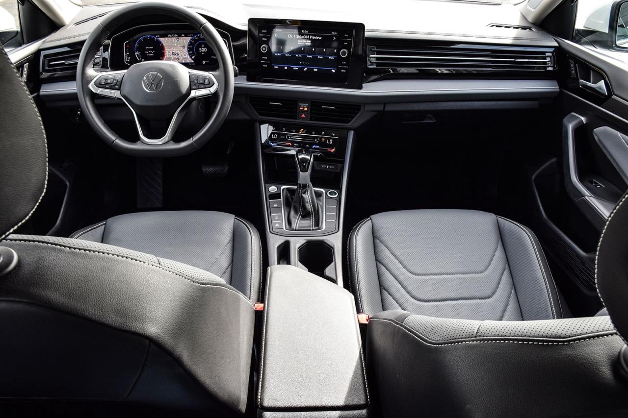 2025 Volkswagen Jetta Highline No Accident Pano Roof Beats Digital Dash Photo