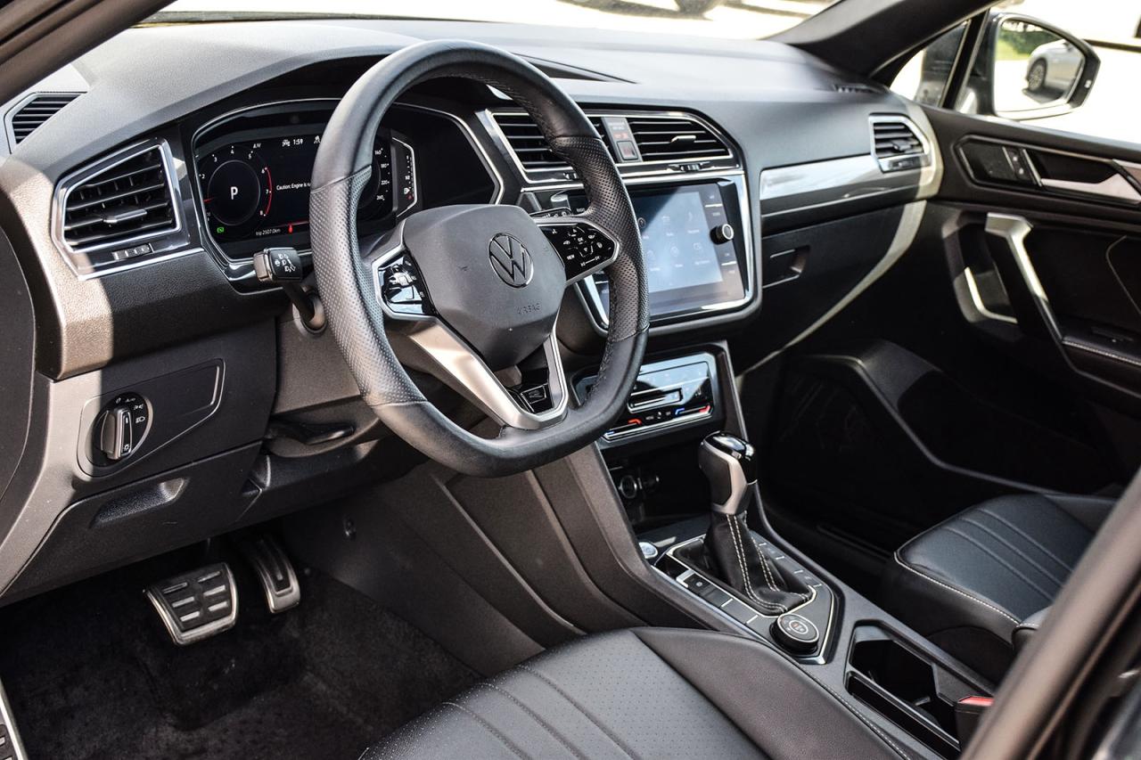 2024 Volkswagen Tiguan R-Line Blk Edition NO ACCIDENT LKAS ADAPTIVE CRUIS Photo