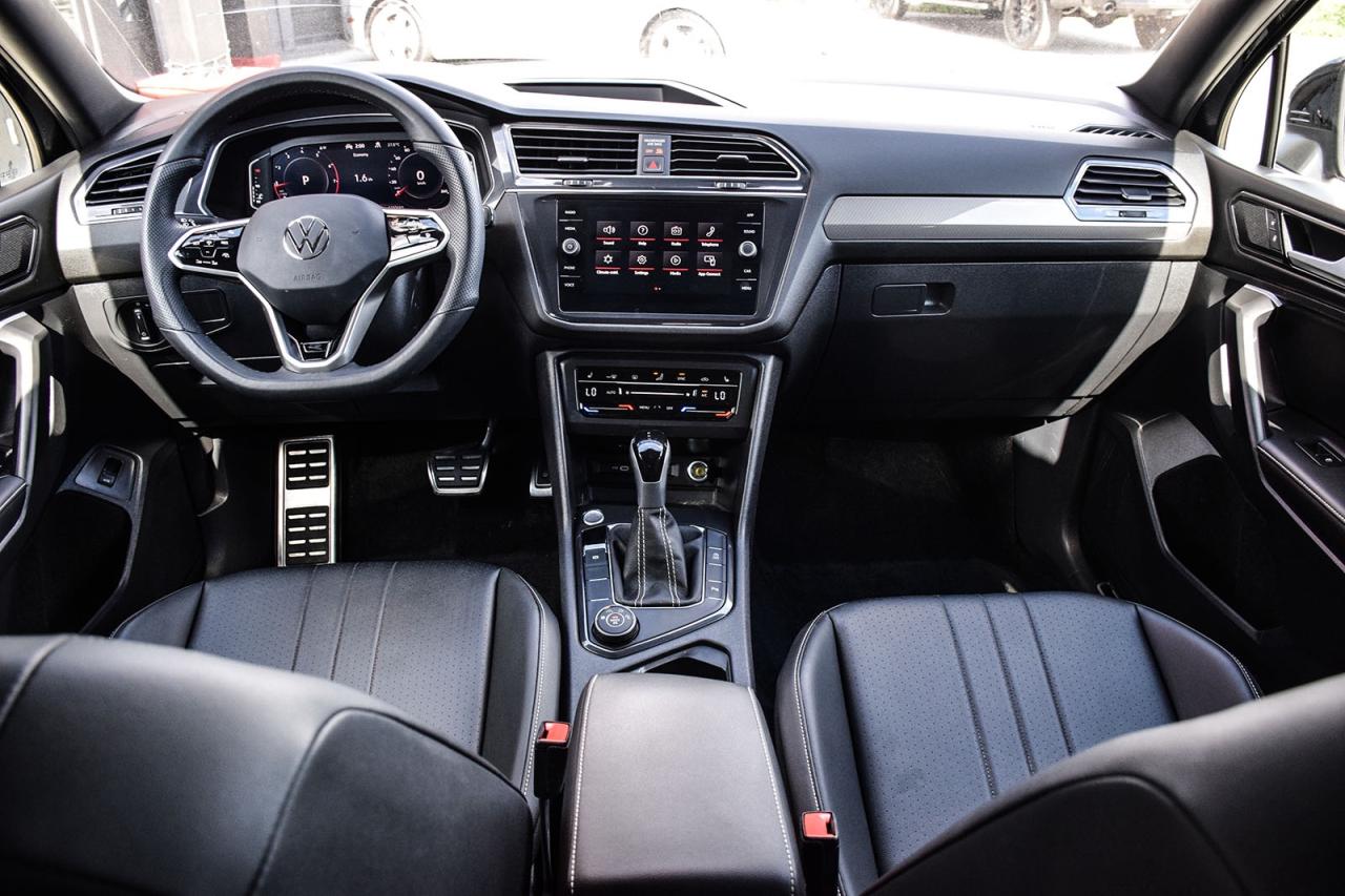 2024 Volkswagen Tiguan R-Line Blk Edition NO ACCIDENT LKAS ADAPTIVE CRUIS Photo