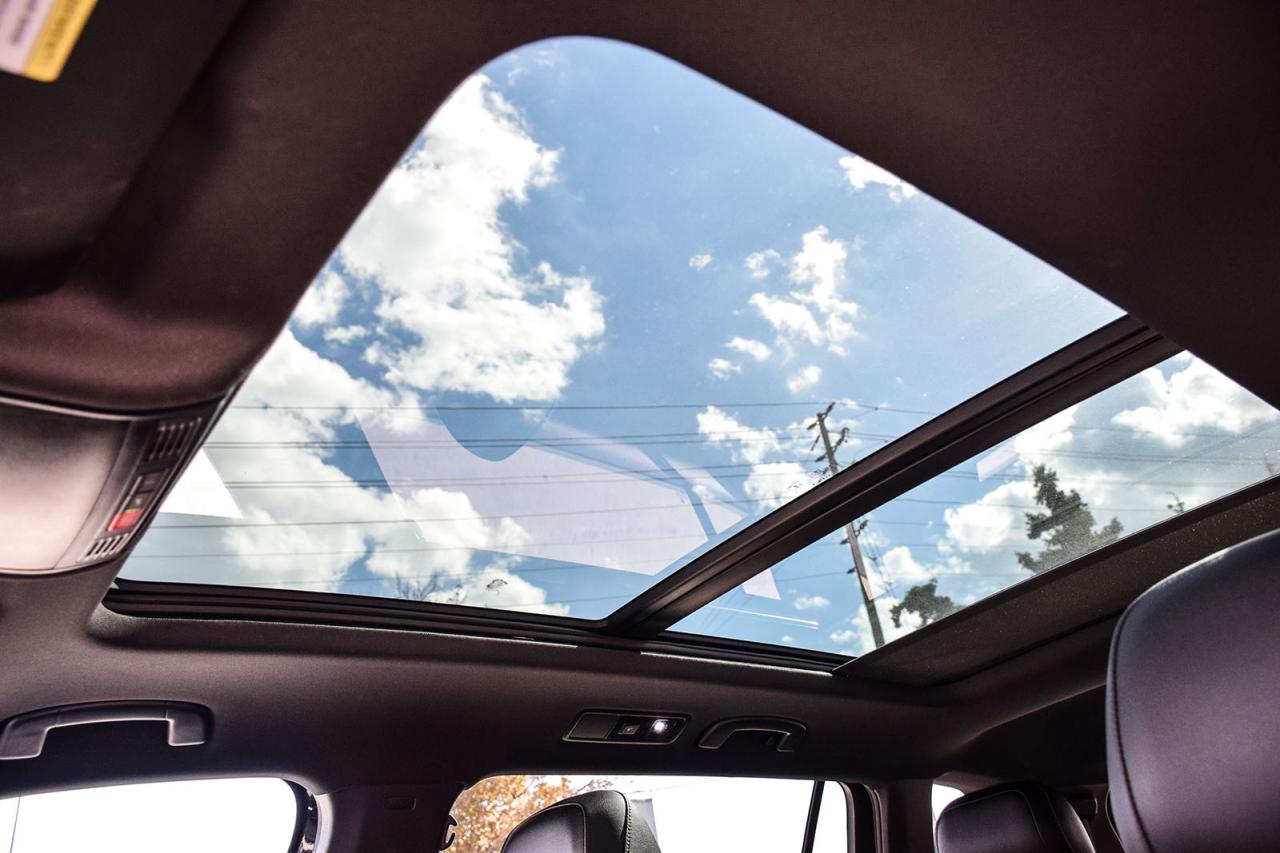 2024 Volkswagen Tiguan R-Line Blk Edition NO ACCIDENT LKAS ADAPTIVE CRUIS Photo