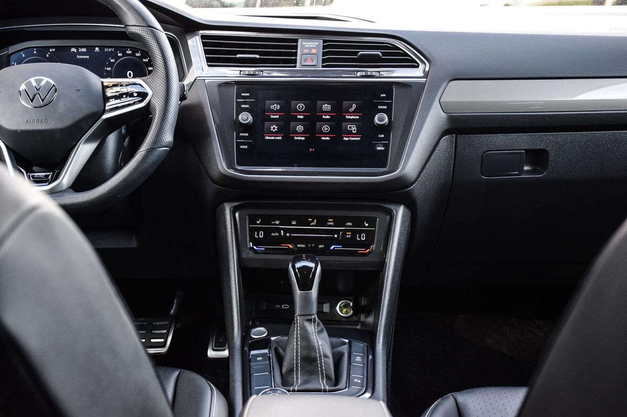 2024 Volkswagen Tiguan R-Line Blk Edition NO ACCIDENT LKAS ADAPTIVE CRUIS Photo