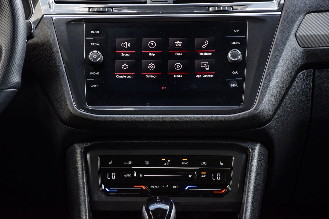 2024 Volkswagen Tiguan R-Line Blk Edition NO ACCIDENT LKAS ADAPTIVE CRUIS Photo