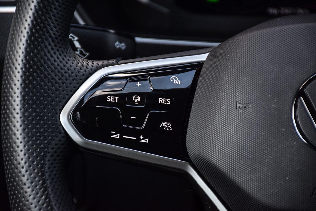 2024 Volkswagen Tiguan R-Line Blk Edition NO ACCIDENT LKAS ADAPTIVE CRUIS Photo