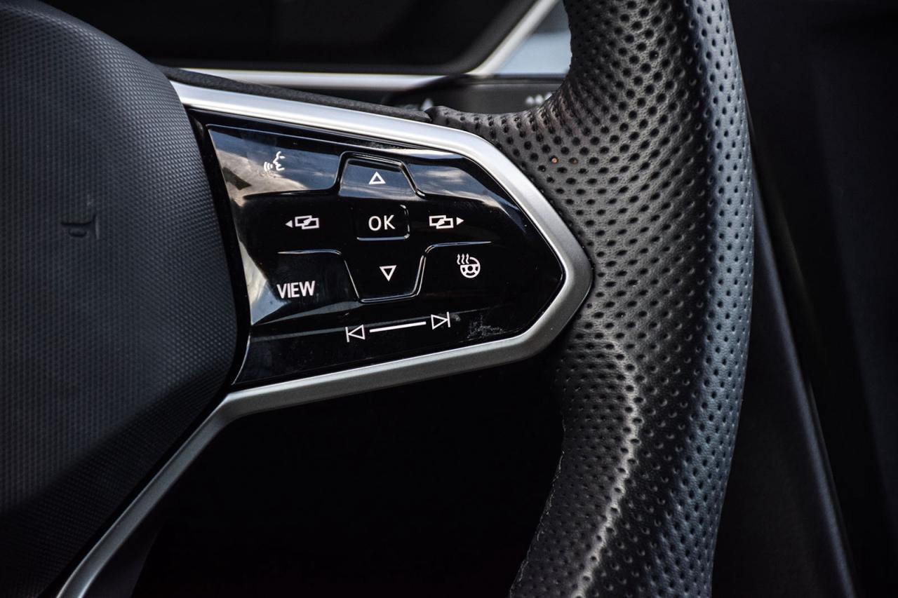 2024 Volkswagen Tiguan R-Line Blk Edition NO ACCIDENT LKAS ADAPTIVE CRUIS Photo