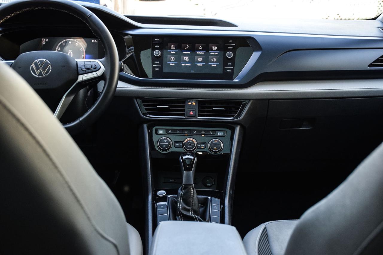 2024 Volkswagen Taos Comfortline PANO ROOF DIGITAL DASH ADAPTIVE CRUISE Photo